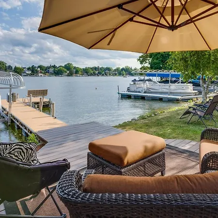 Okauchee Lake Vacation Rental With Boat Dock!
